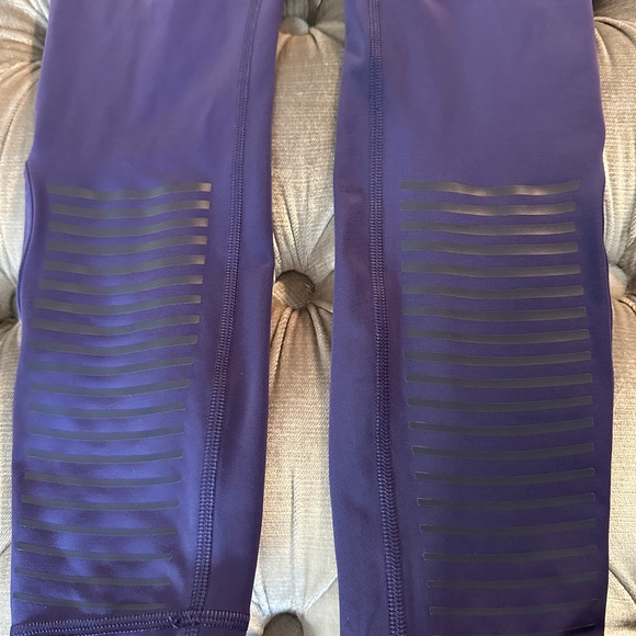 Lululemon purple leggings 
size 4US Excellent condition - Picture 8 of 14